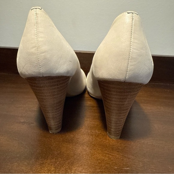 Coach ‘Tatiana’ Burnished Leather Peep-Toe Pumps, Parchment (Cream color) Size 7 - Picture 9 of 10